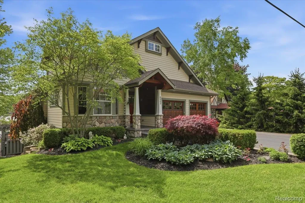 8665 Lakeview Boulevard Independence Charter Township MI 48348