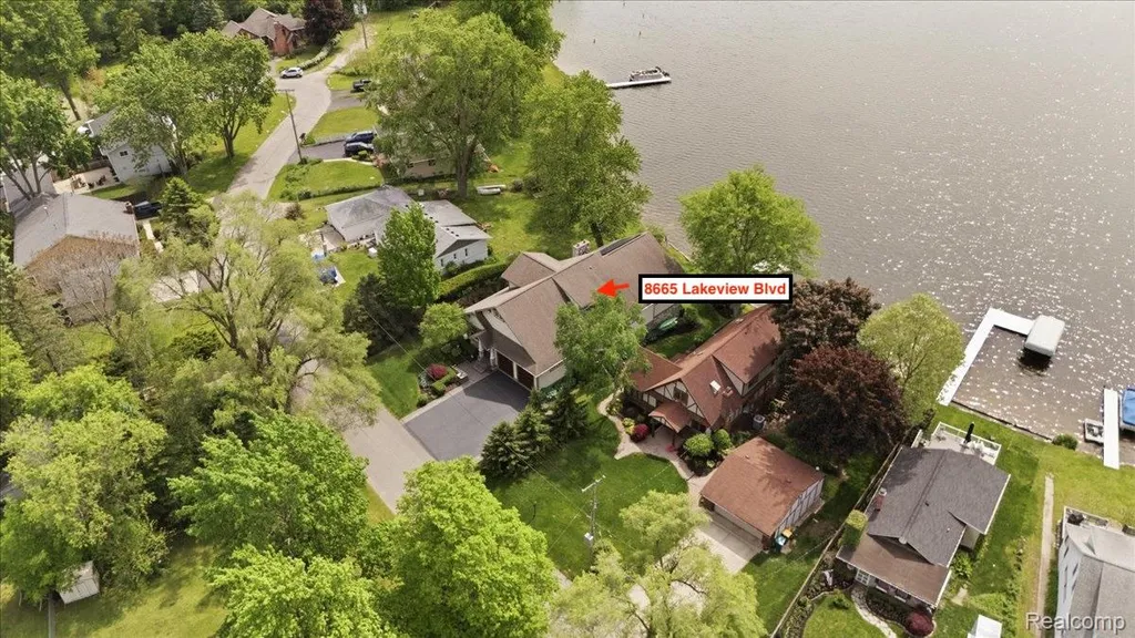 8665 Lakeview Boulevard Independence Charter Township MI 48348