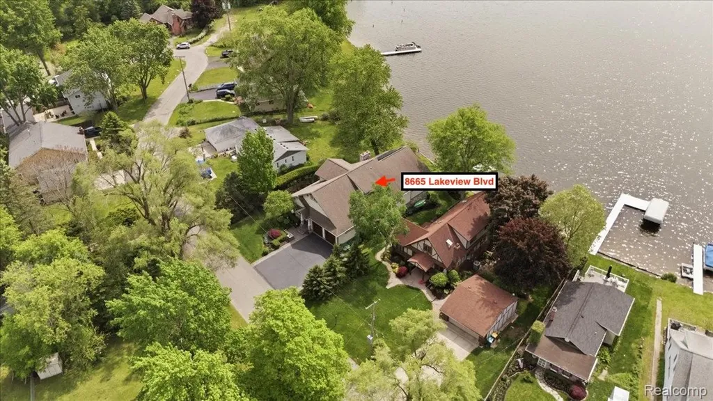 8665 Lakeview Boulevard Independence Charter Township MI 48348
