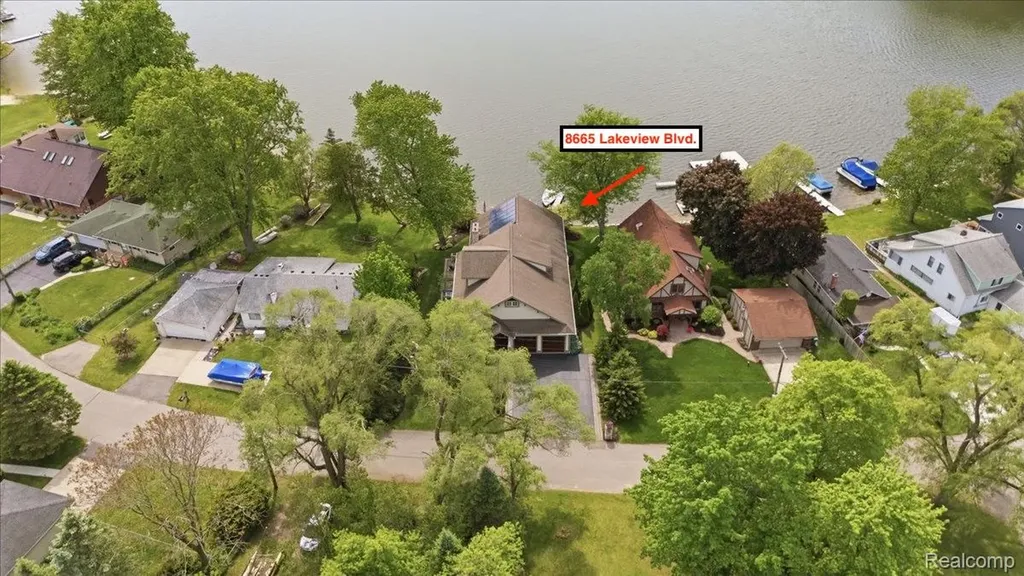 8665 Lakeview Boulevard Independence Charter Township MI 48348