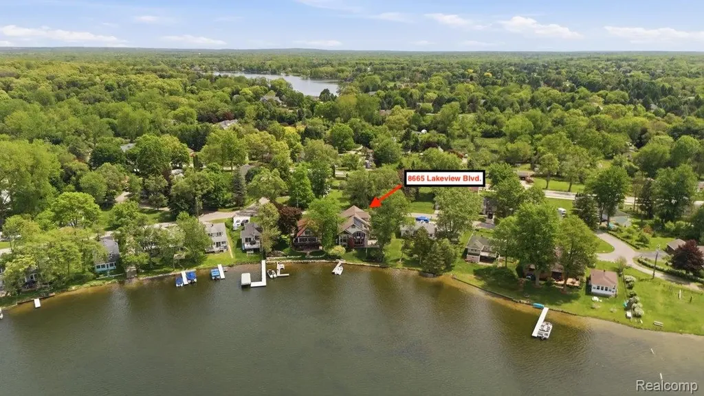 8665 Lakeview Boulevard Independence Charter Township MI 48348
