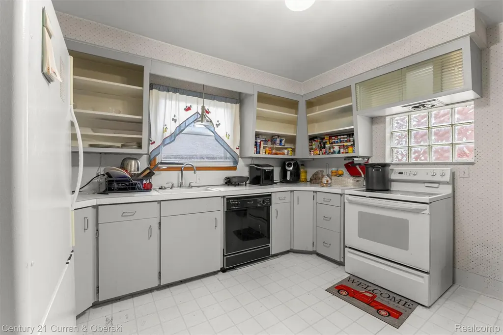 14050 Garfield Redford Charter Township MI 48239