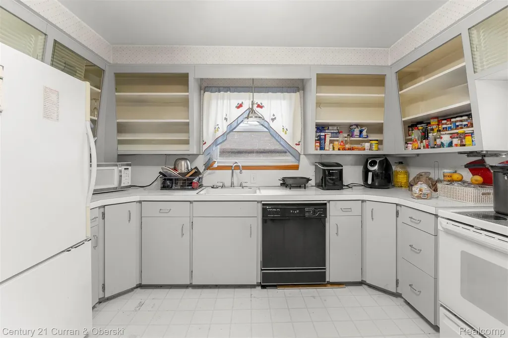 14050 Garfield Redford Charter Township MI 48239