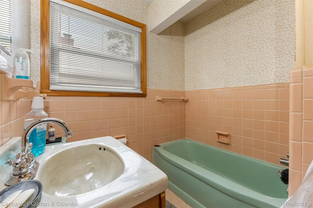 14050 Garfield Redford Charter Township MI 48239
