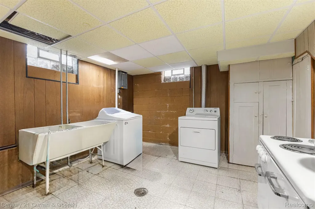 14050 Garfield Redford Charter Township MI 48239