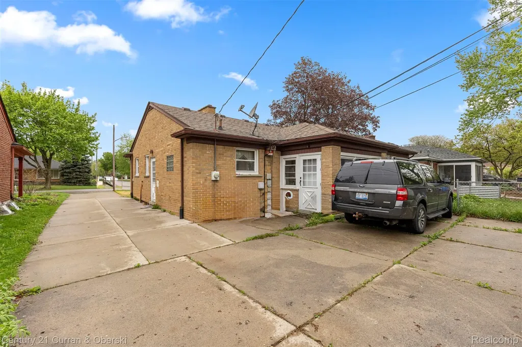 14050 Garfield Redford Charter Township MI 48239
