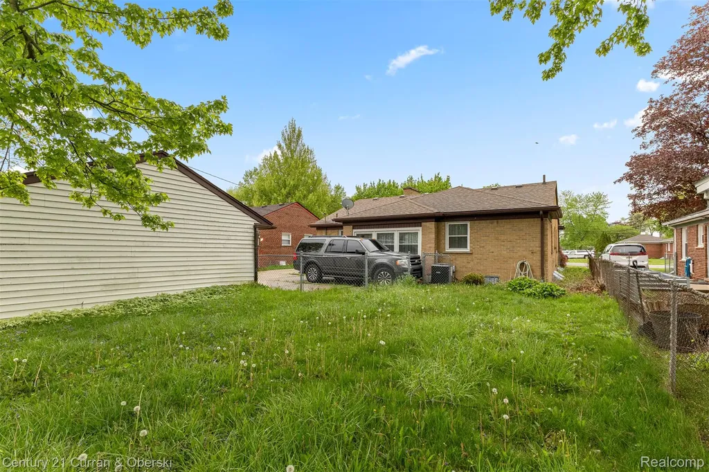 14050 Garfield Redford Charter Township MI 48239