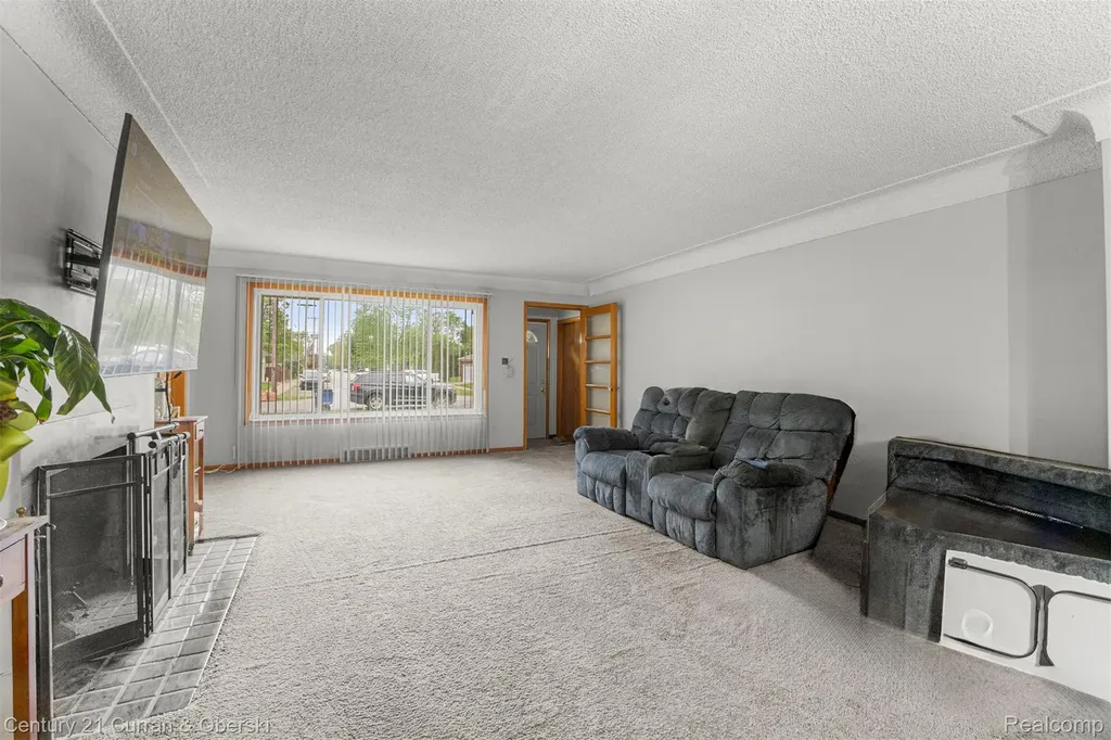 14050 Garfield Redford Charter Township MI 48239