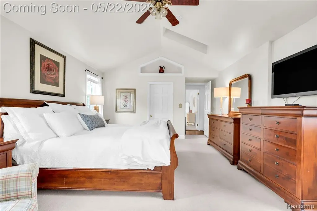 784 University Place Grosse Pointe City MI 48230