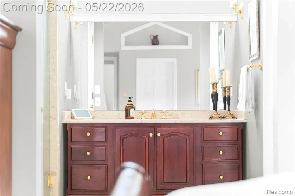 784 University Place Grosse Pointe City MI 48230