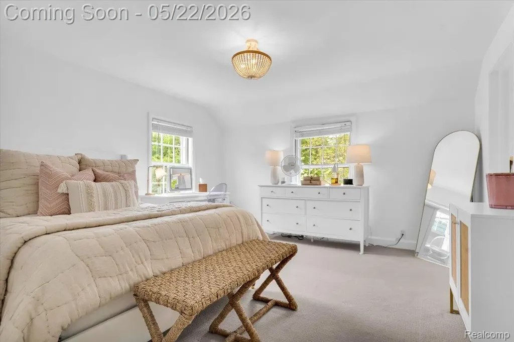 784 University Place Grosse Pointe City MI 48230