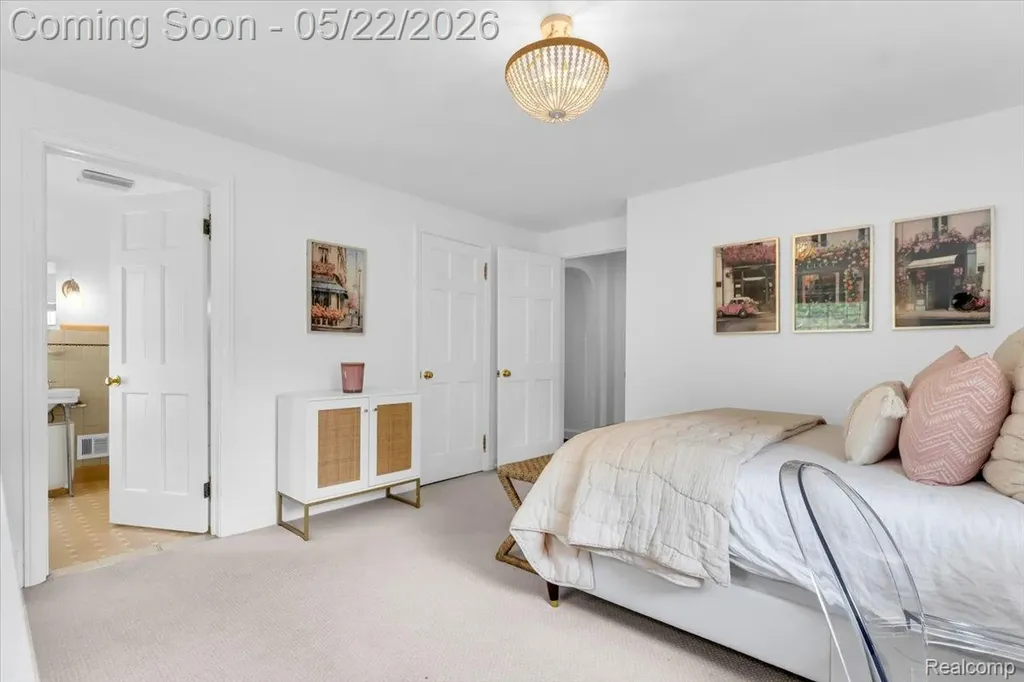 784 University Place Grosse Pointe City MI 48230