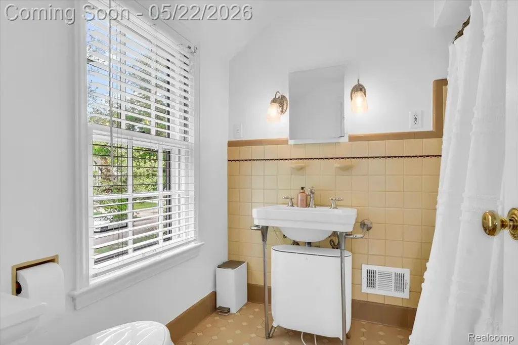 784 University Place Grosse Pointe City MI 48230