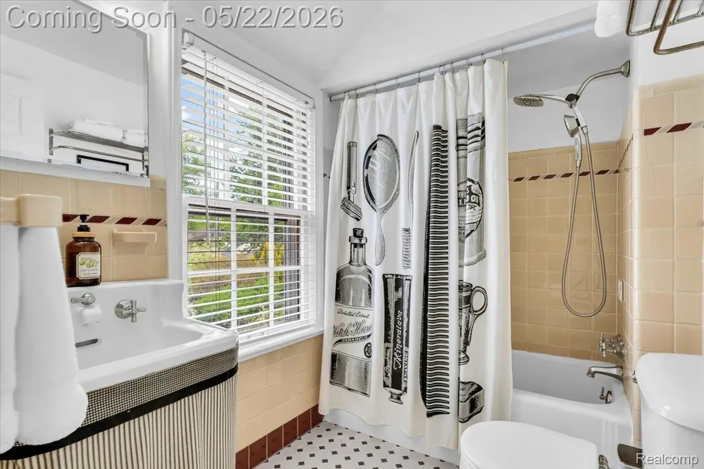 784 University Place Grosse Pointe City MI 48230