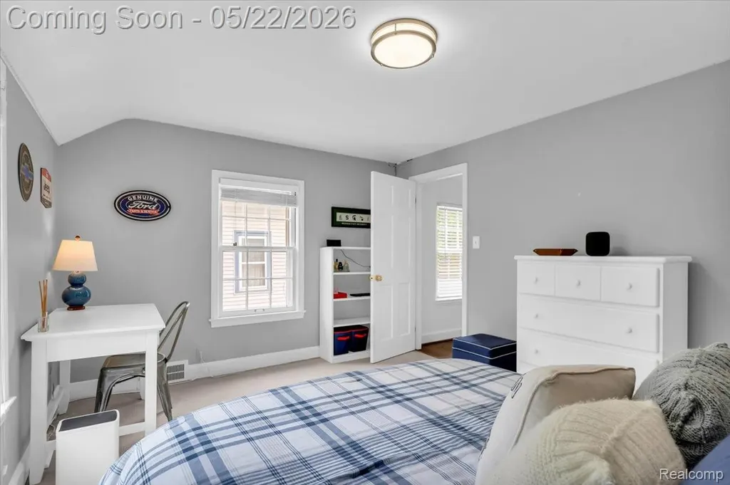 784 University Place Grosse Pointe City MI 48230