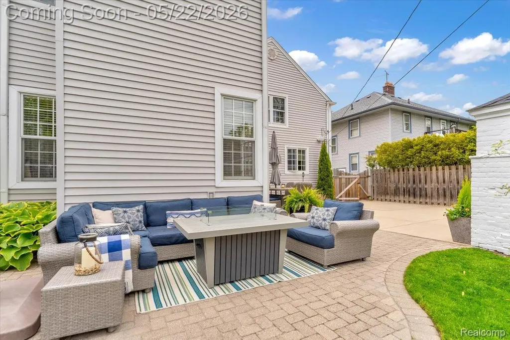 784 University Place Grosse Pointe City MI 48230