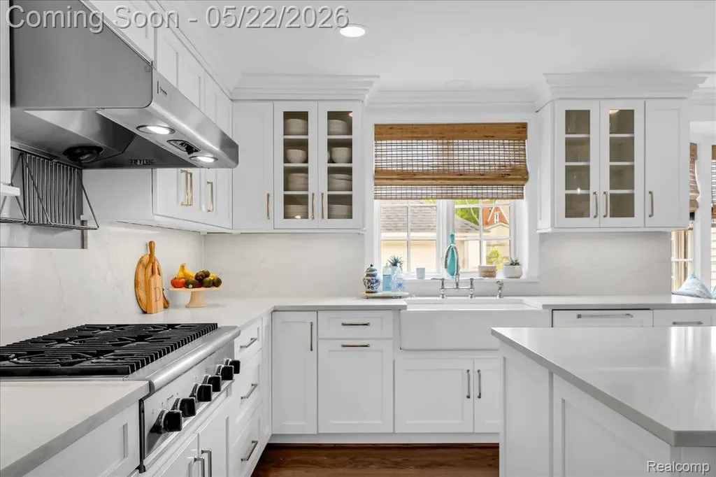 784 University Place Grosse Pointe City MI 48230
