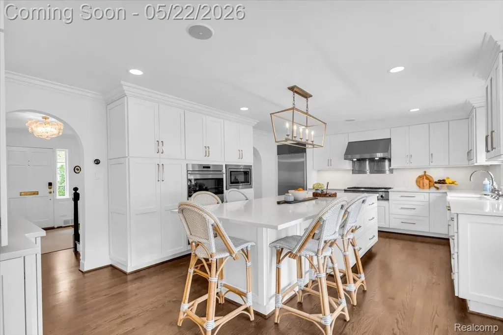 784 University Place Grosse Pointe City MI 48230