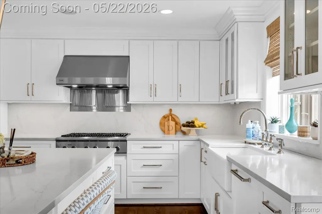 784 University Place Grosse Pointe City MI 48230