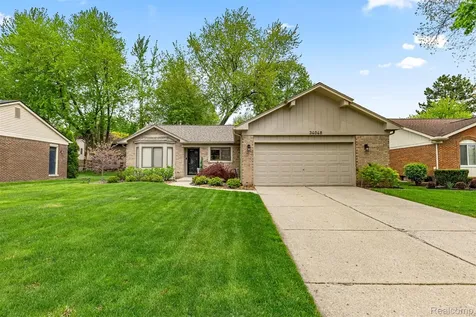 34048 Fonville Drive Livonia City MI 48152