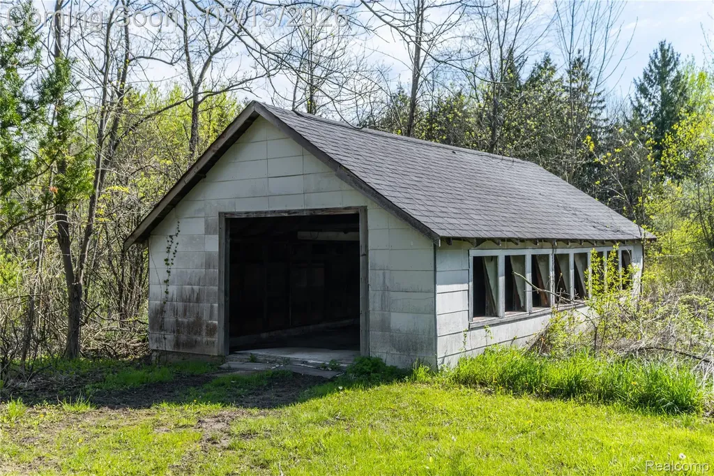 12164 Miller Road Clayton Charter Township MI 48449