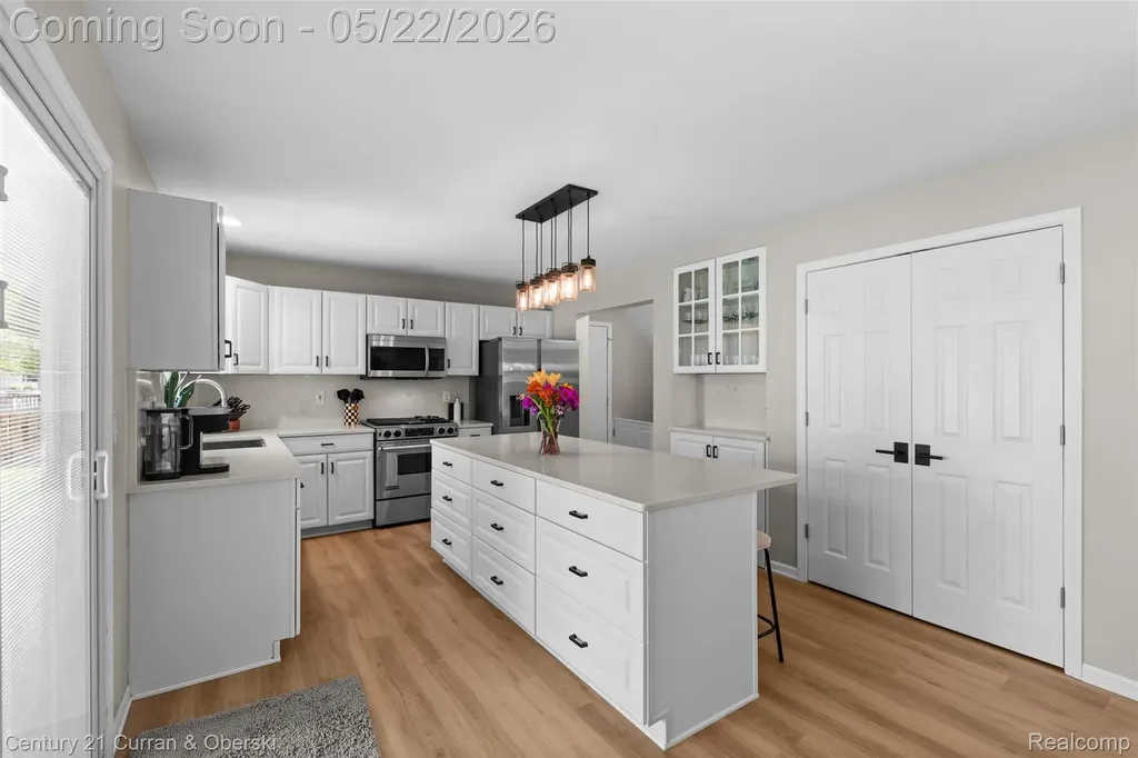 931 S Parkwood Drive South Lyon City MI 48178