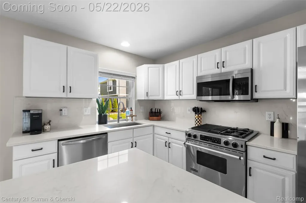 931 S Parkwood Drive South Lyon City MI 48178