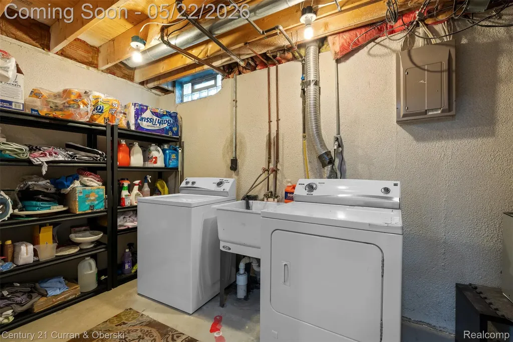 931 S Parkwood Drive South Lyon City MI 48178