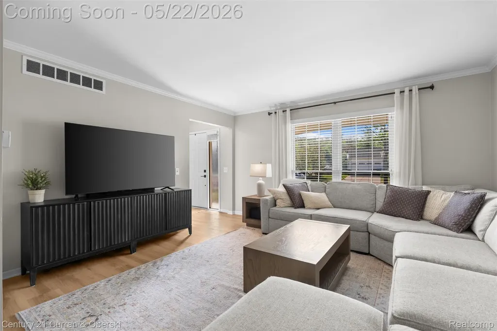 931 S Parkwood Drive South Lyon City MI 48178