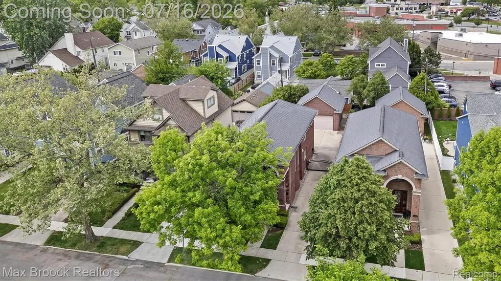 1045 Bennaville Avenue Birmingham City MI 48009