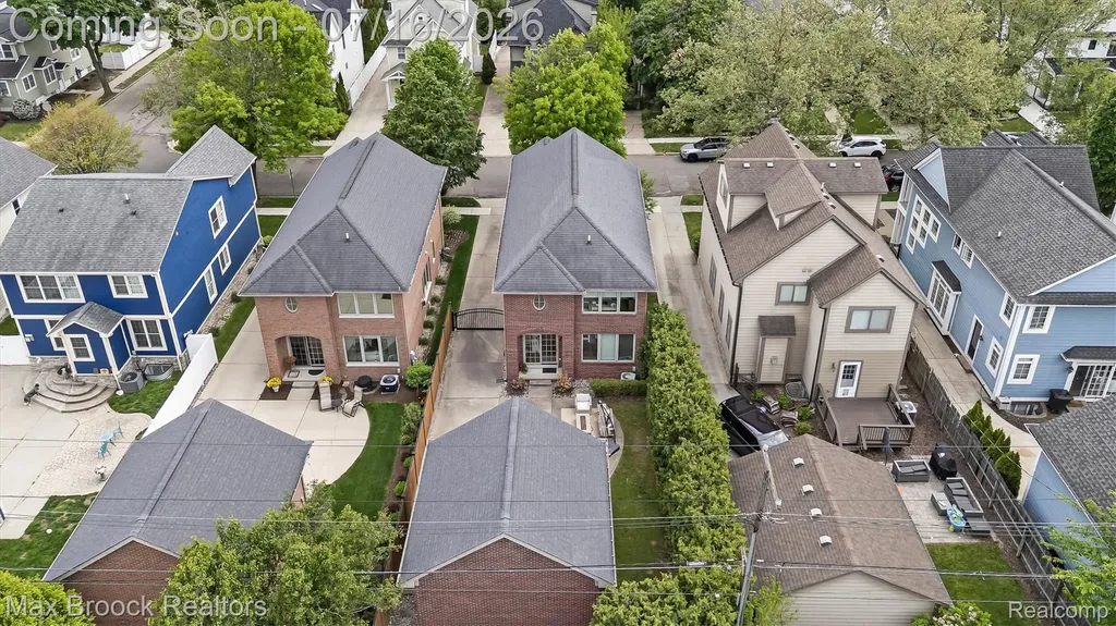 1045 Bennaville Avenue Birmingham City MI 48009