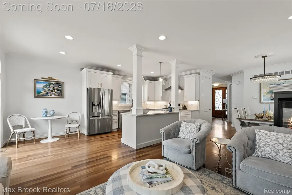 1045 Bennaville Avenue Birmingham City MI 48009