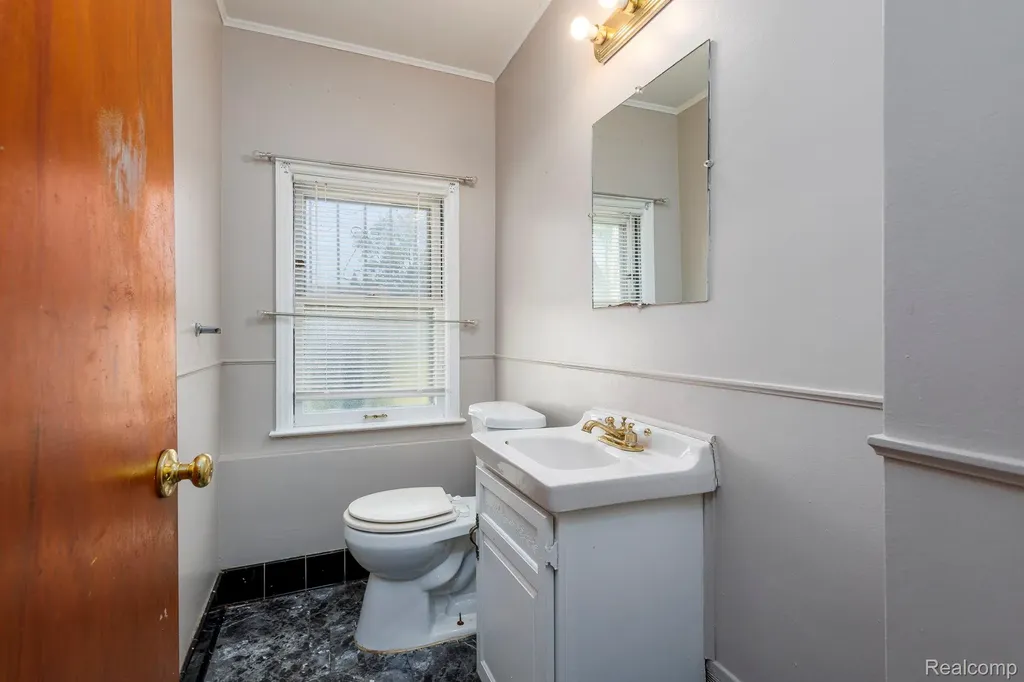 13821 Fairmount Drive Detroit City MI 48205