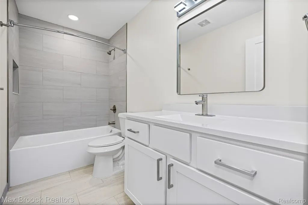 17348 Hilton Street Southfield City MI 48075