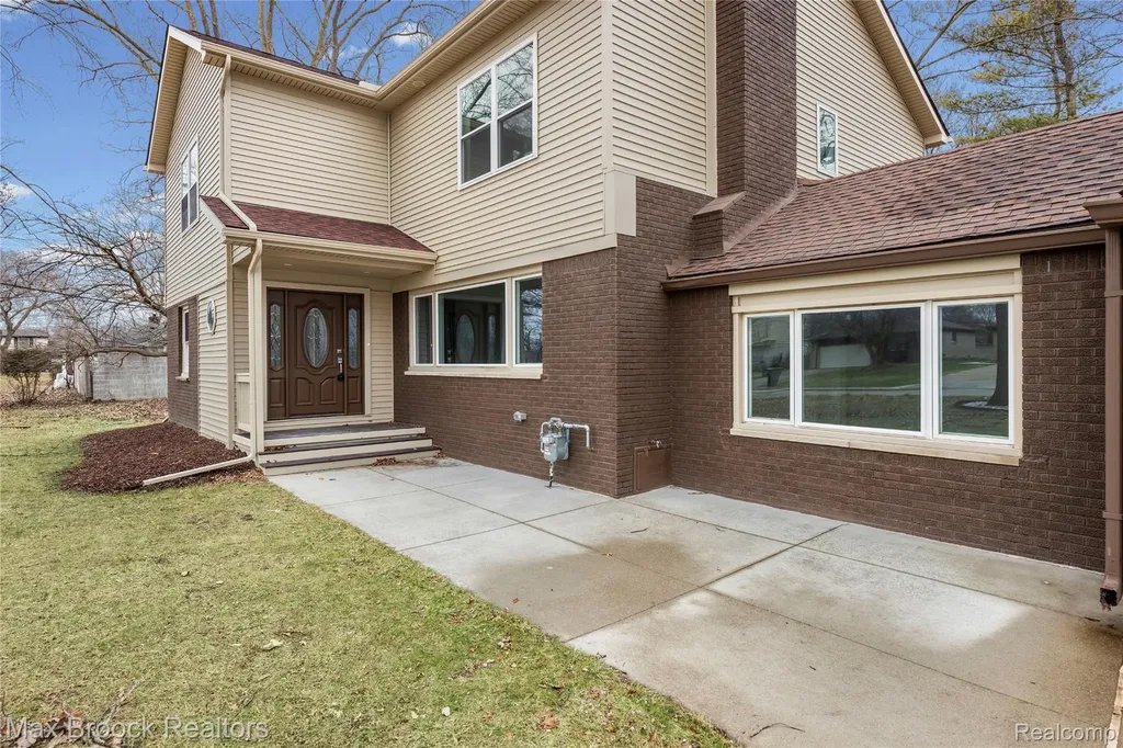 17348 Hilton Street Southfield City MI 48075