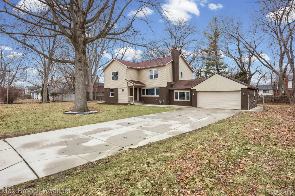 17348 Hilton Street Southfield City MI 48075