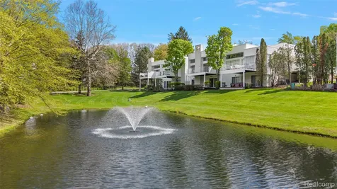 1756 Alexander Drive Bloomfield Charter Township MI 48302