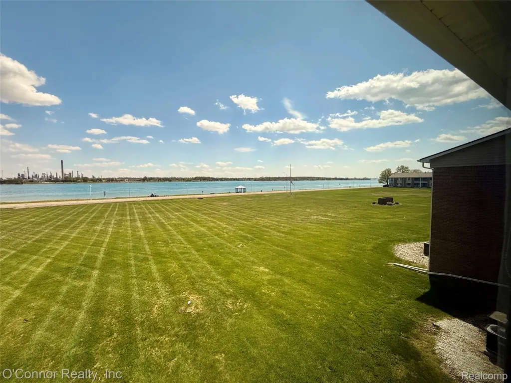 1660 River Road Marysville City MI 48040