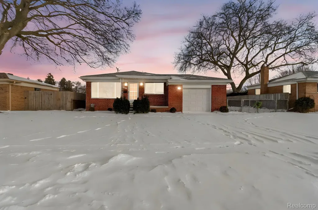 24130 Audrey Avenue Warren City MI 48091