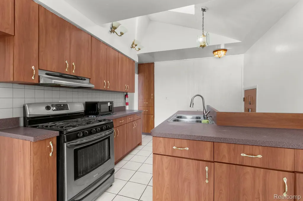 24130 Audrey Avenue Warren City MI 48091