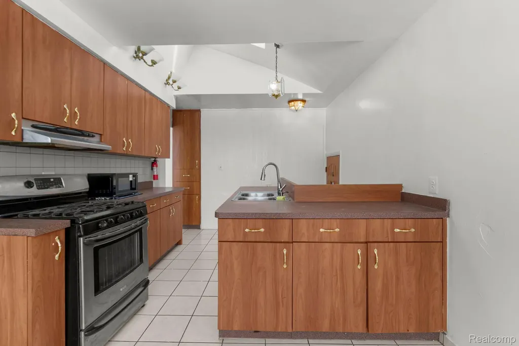 24130 Audrey Avenue Warren City MI 48091