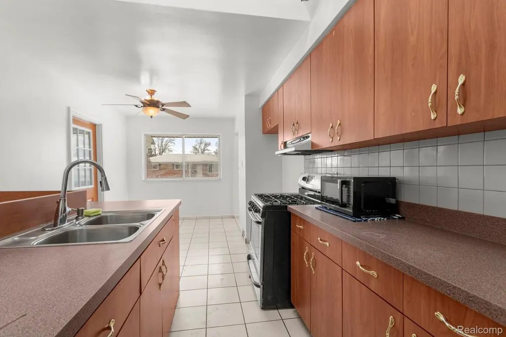 24130 Audrey Avenue Warren City MI 48091