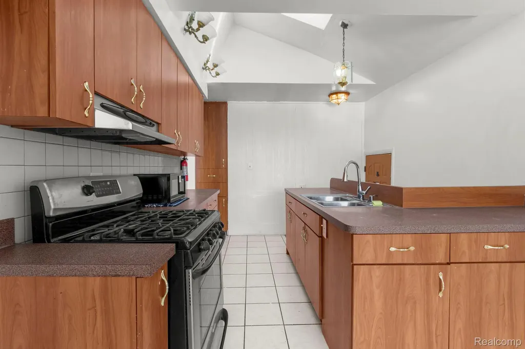 24130 Audrey Avenue Warren City MI 48091