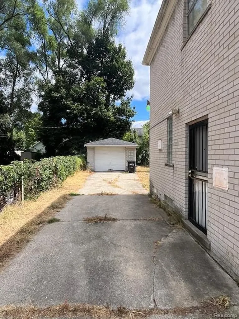 14526-32 Evergreen Road Detroit City MI 48223