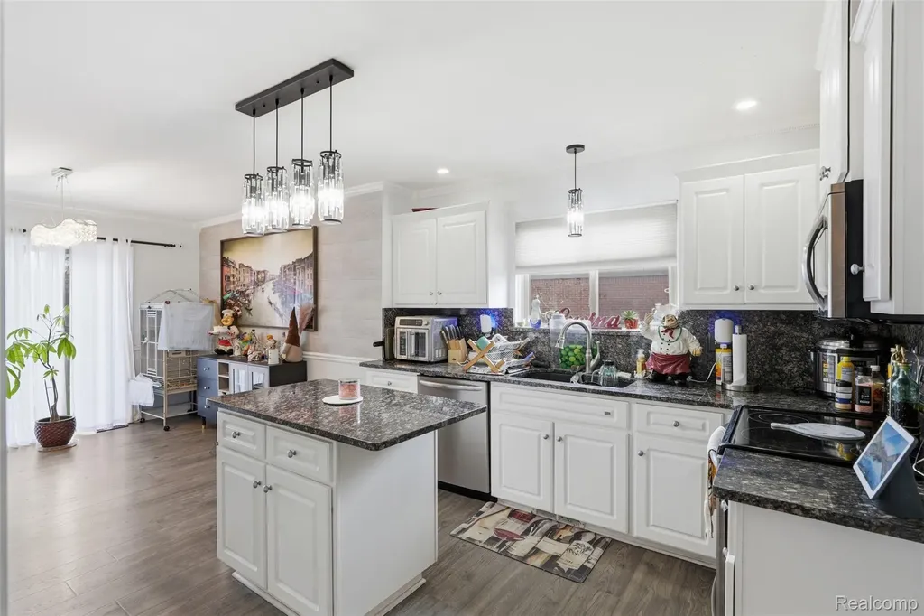 31197 Jaguar Drive Chesterfield Township MI 48047