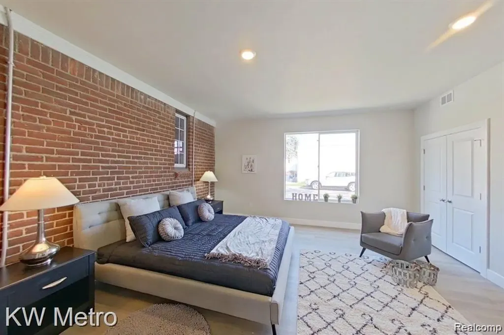 695 Livernois Ferndale City MI 48220