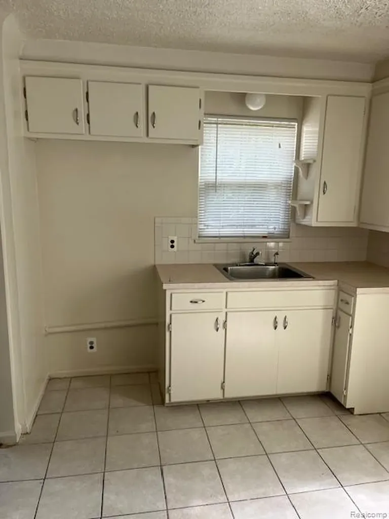 14532 Evergreen Road Detroit City MI 48223