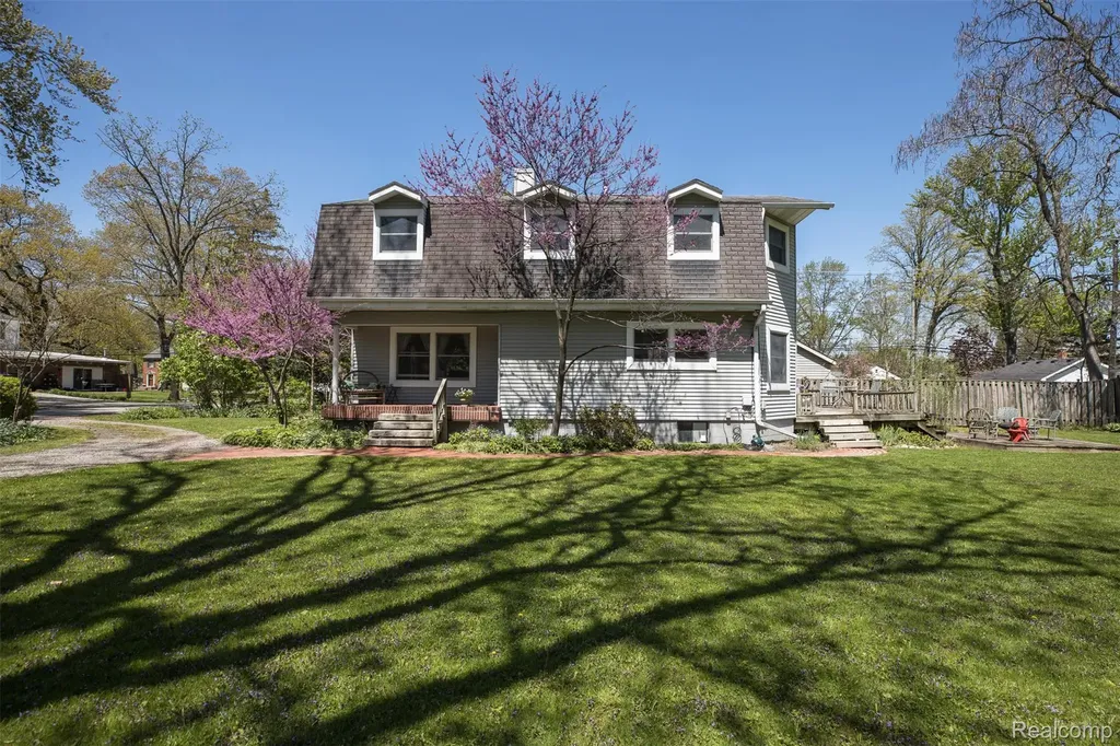 25425 6th Street Grosse Ile Township MI 48138