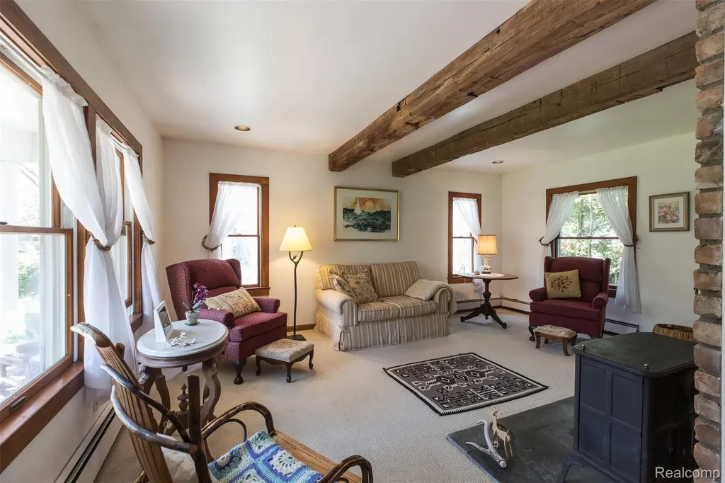 25425 6th Street Grosse Ile Township MI 48138