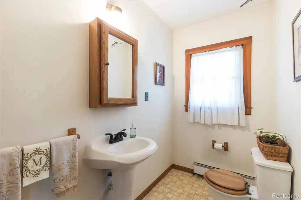 25425 6th Street Grosse Ile Township MI 48138